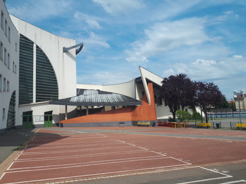 La cour de récréation du collège Anatole France, avant les travaux de réaménagement