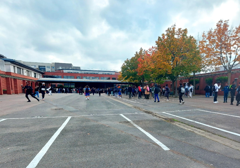 "La cours de récréation du collège Victor Hugo, avant les travaux prévus à l'été 2025."