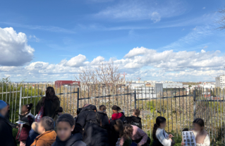 Une sente permet d'accéder à la partie haute du secteur Coteau et de découvrir la vue sur la Plaine de l'Ourcq