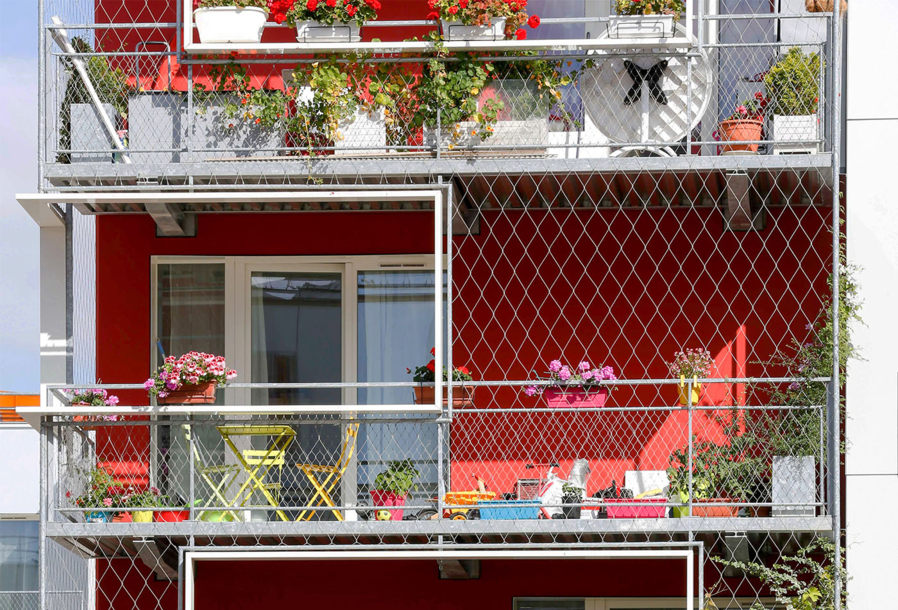ENTRE DEUX RIVES - Vue sur les loggias situées quai du Châtelier